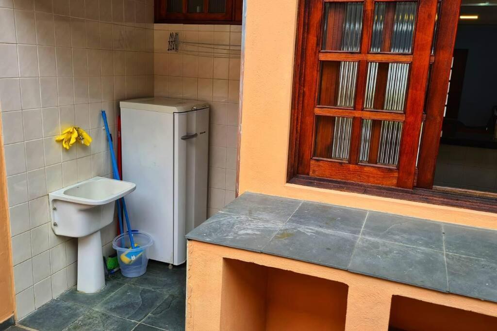 100Mts Da Praia Com Churrasqueira, Piscina E Wi-Fi Caraguatatuba Exteriör bild
