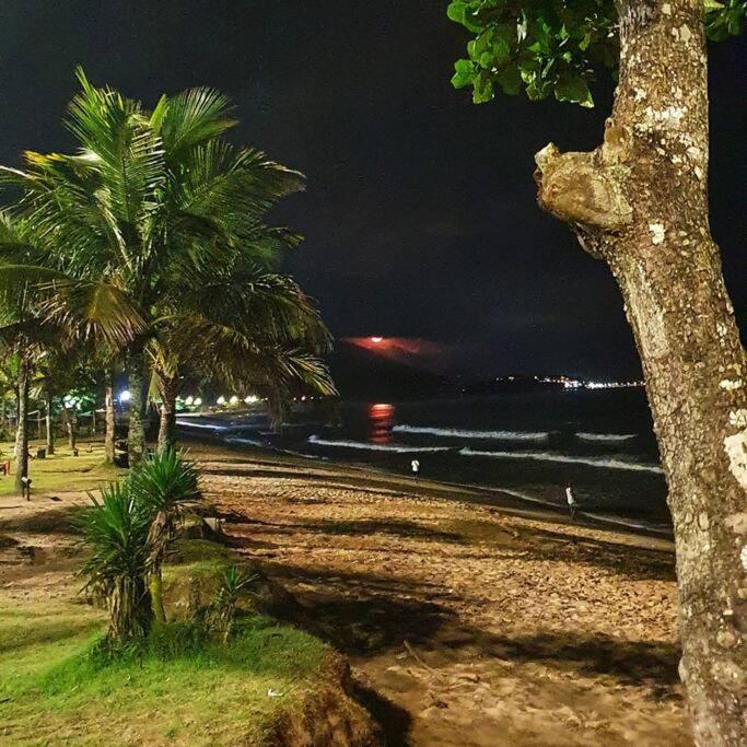 100Mts Da Praia Com Churrasqueira, Piscina E Wi-Fi Caraguatatuba Exteriör bild
