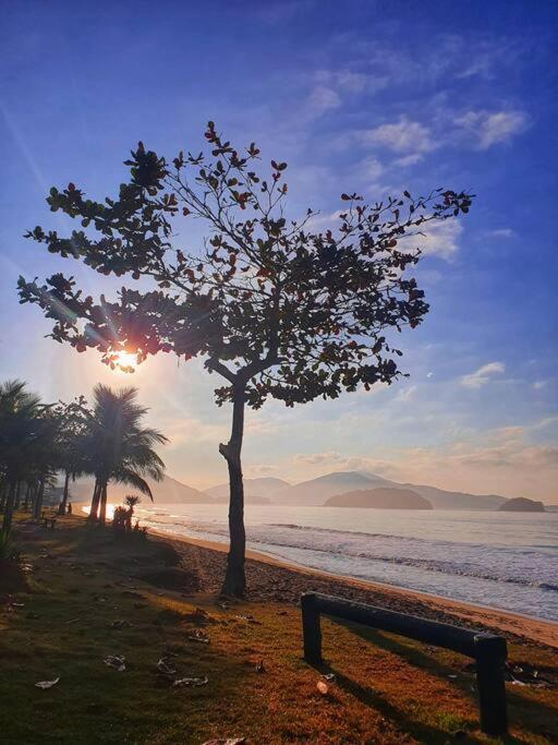 100Mts Da Praia Com Churrasqueira, Piscina E Wi-Fi Caraguatatuba Exteriör bild