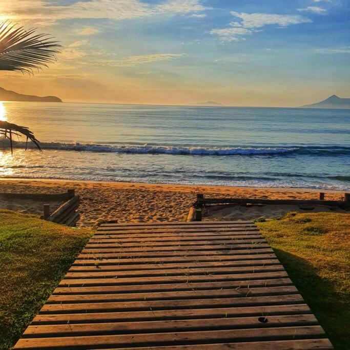 100Mts Da Praia Com Churrasqueira, Piscina E Wi-Fi Caraguatatuba Exteriör bild